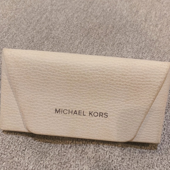 MICHEAL KORS SUNGLASSES - Picture 5 of 7
